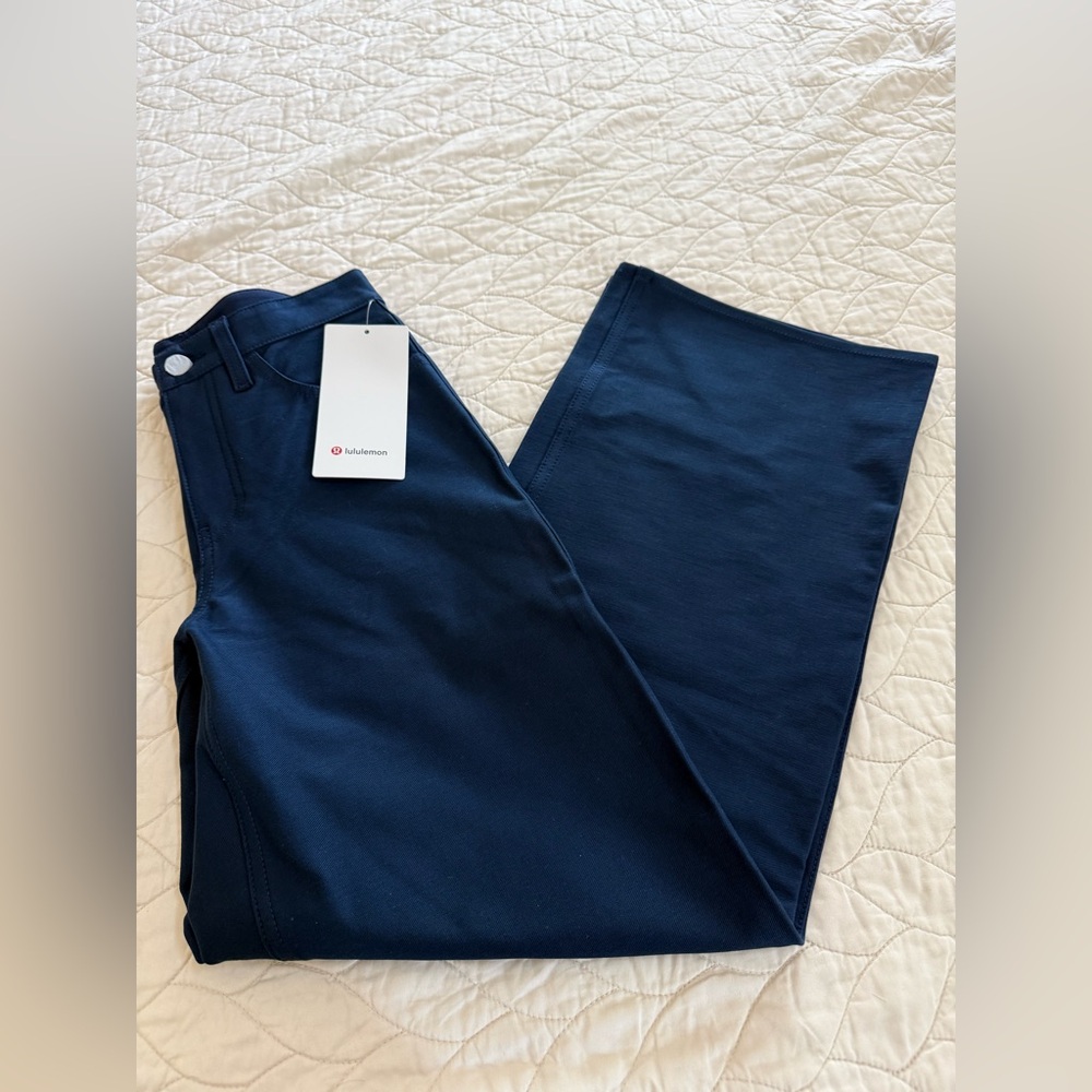 Women's Lululemon Navy EasyFive LR Classic Wide Leg Pants Size 32 - Picture 3 of 4